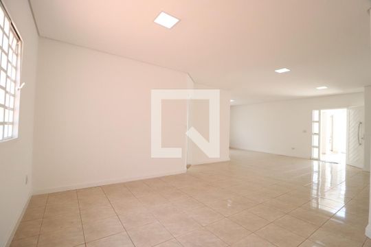 Sala de casa para alugar com 3 quartos, 210m² em Jardim Karaíba, Uberlândia