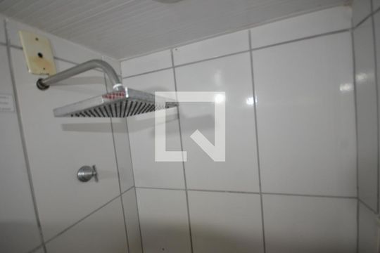 Banheiro de apartamento para alugar com 2 quartos, 50m² em Honório Gurgel, Rio de Janeiro