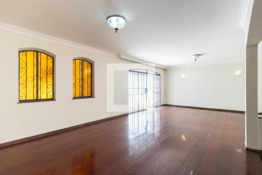 Casa para alugar com 4 quartos, 256m² em Planalto Paulista, São Paulo
