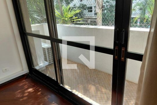 Apartamento para alugar com 3 quartos, 220m² em Sumaré, São Paulo
