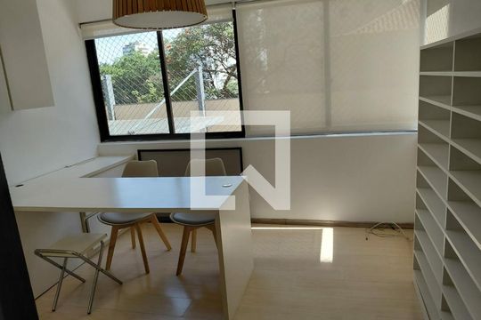 Apartamento para alugar com 3 quartos, 220m² em Sumaré, São Paulo