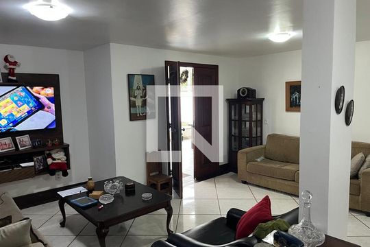 Sala de casa à venda com 7 quartos, 269m² em Recreio dos Bandeirantes, Rio de Janeiro