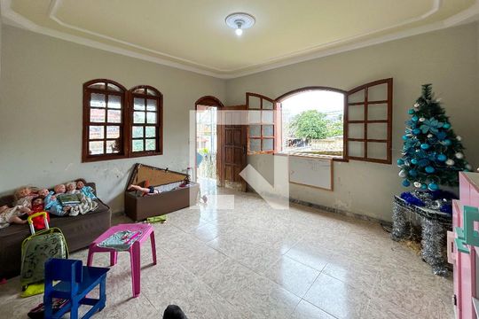 Casa à venda com 5 quartos, 365m² em Rio Branco, Belo Horizonte