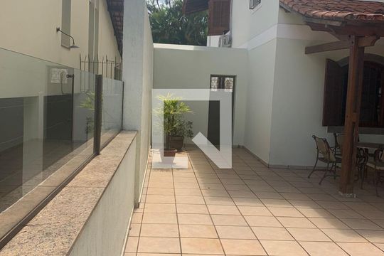 Casa para alugar com 5 quartos, 900m² em Belvedere, Belo Horizonte