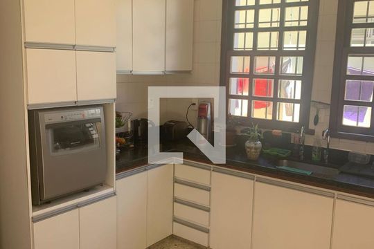 Casa para alugar com 5 quartos, 900m² em Belvedere, Belo Horizonte