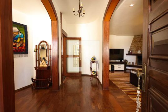 Hall de entrada de casa para alugar com 4 quartos, 900m² em Belvedere, Belo Horizonte