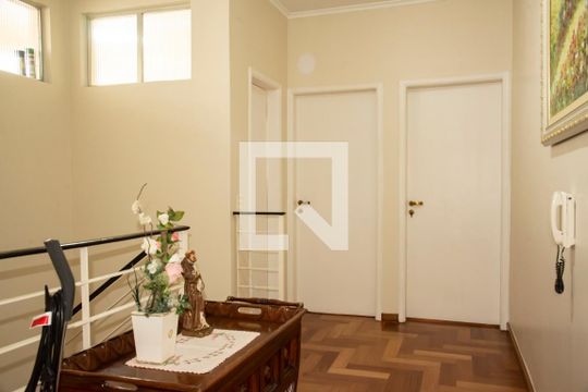 Corredor de casa à venda com 3 quartos, 274m² em Planalto Paulista, São Paulo