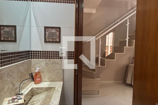 Lavabo de casa à venda com 3 quartos, 225m² em Jardim Santo André, Santo André