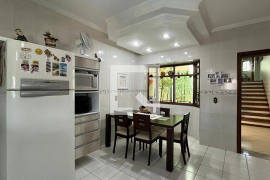 Casa à venda com 3 quartos, 274m² em Parque Taquaral, Campinas
