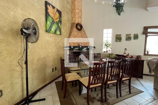 Casa à venda com 3 quartos, 274m² em Parque Taquaral, Campinas