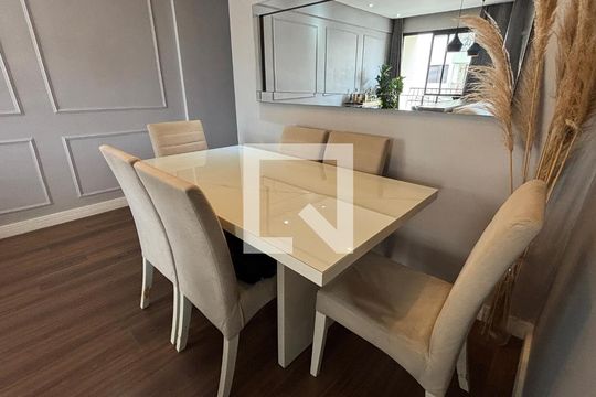 Sala  de apartamento para alugar com 2 quartos, 80m² em Vila Floresta, Santo André