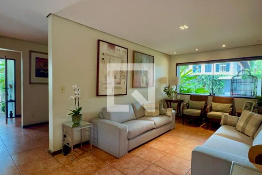 Sala de casa à venda com 4 quartos, 397m² em Alto de Pinheiros, São Paulo