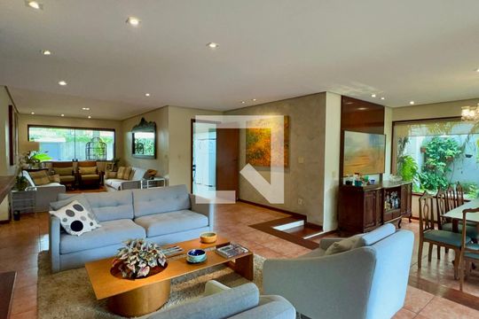 Sala de casa à venda com 4 quartos, 397m² em Alto de Pinheiros, São Paulo