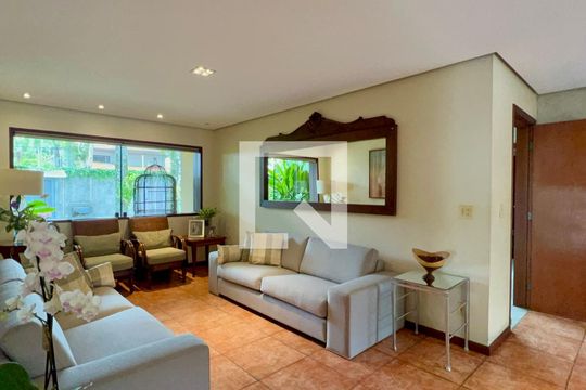 Sala de casa à venda com 4 quartos, 397m² em Alto de Pinheiros, São Paulo