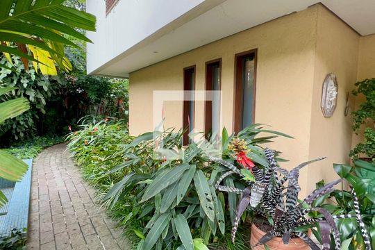 Entrada de casa à venda com 4 quartos, 397m² em Alto de Pinheiros, São Paulo