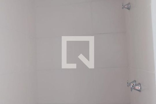 Banheiro de apartamento para alugar com 2 quartos, 40m² em Anchieta, Nilópolis