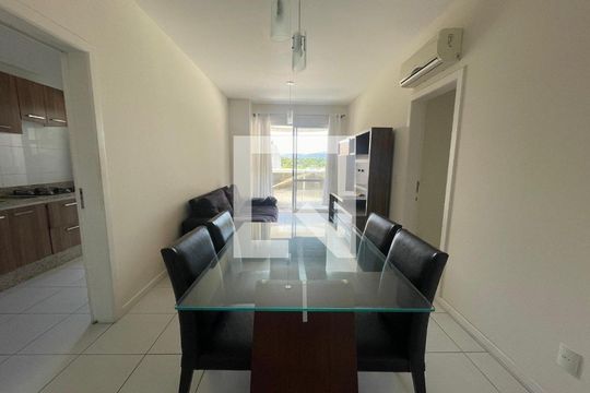 Sala  de apartamento para alugar com 2 quartos, 100m² em Trindade, Florianópolis