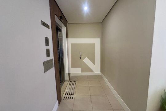 Hall de entrada de apartamento para alugar com 2 quartos, 107m² em Empresarial 18 do Forte, Barueri