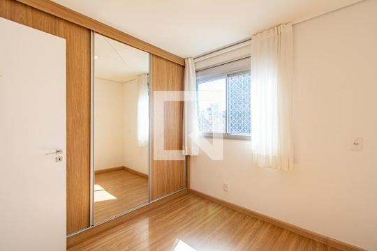 Quarto 1 de apartamento para alugar com 2 quartos, 75m² em Lourdes, Belo Horizonte