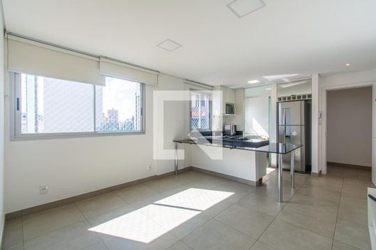 Sala de apartamento para alugar com 2 quartos, 75m² em Lourdes, Belo Horizonte