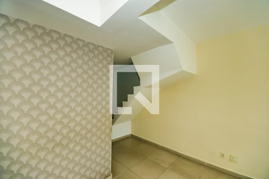 Casa para alugar com 3 quartos, 115m² em Santa Terezinha, Belo Horizonte