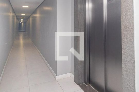 Elevador de apartamento para alugar com 2 quartos, 58m² em Centro Histórico, Porto Alegre
