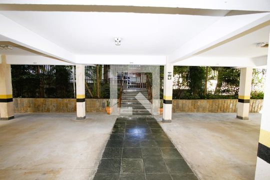 Entrada de apartamento para alugar com 2 quartos, 65m² em Padre Eustáquio, Belo Horizonte