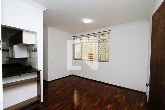Sala de apartamento para alugar com 2 quartos, 65m² em Padre Eustáquio, Belo Horizonte
