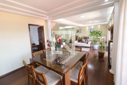 Sala de casa à venda com 3 quartos, 424m² em City Bussocaba, Osasco