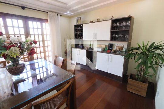 Sala de casa à venda com 3 quartos, 424m² em City Bussocaba, Osasco