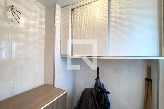 Banheiro de serviço de apartamento à venda com 3 quartos, 71m² em Alto Barroca, Belo Horizonte