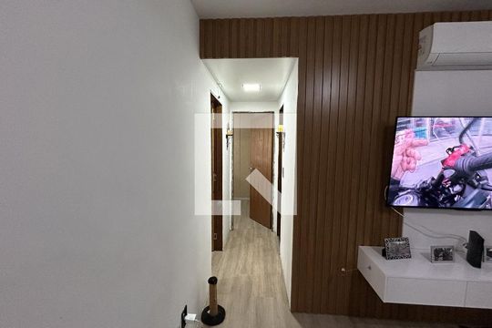 Coredor de apartamento à venda com 2 quartos, 52m² em Inhaúma, Rio de Janeiro