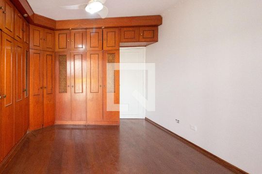 Suíte de casa para alugar com 4 quartos, 188m² em Vila Adelaide Perella  Ponte Grande, Guarulhos