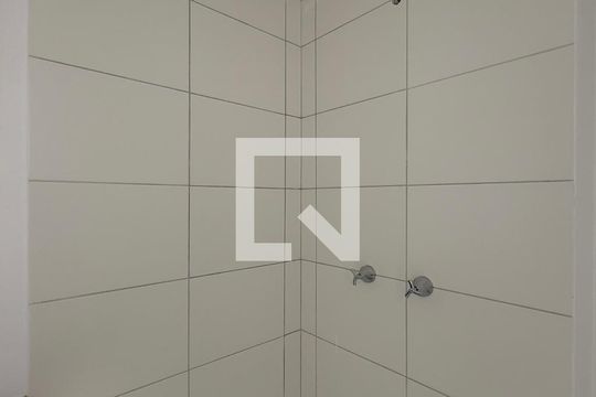 Banheiro  de kitnet/studio para alugar com 0 quarto, 24m² em Vila Cordeiro, São Paulo
