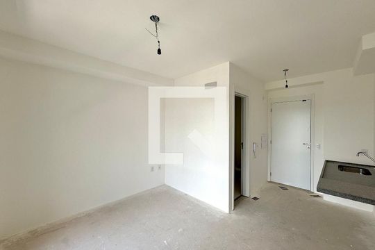 Quarto de kitnet/studio para alugar com 0 quarto, 24m² em Vila Cordeiro, São Paulo