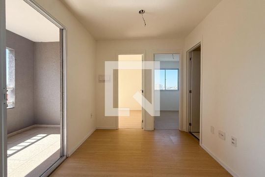 Sala e cozinha de apartamento à venda com 2 quartos, 35m² em Vila Santo Estefano, São Paulo