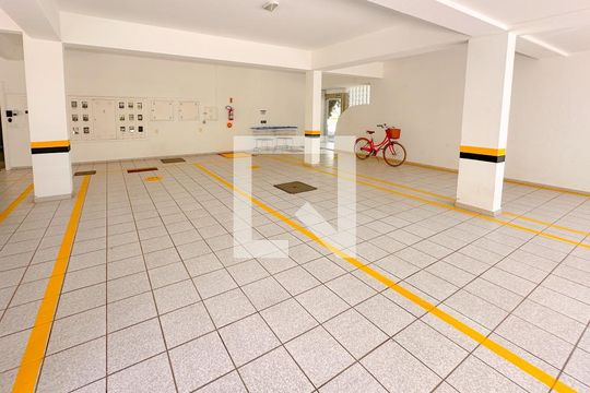 Garagem de apartamento para alugar com 2 quartos, 90m² em Jurerê, Florianópolis