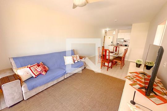 Sala de TV de apartamento para alugar com 2 quartos, 90m² em Jurerê, Florianópolis