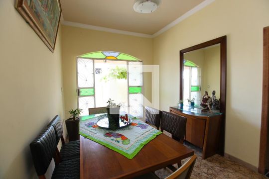 Sala de casa à venda com 4 quartos, 360m² em Milionários, Belo Horizonte