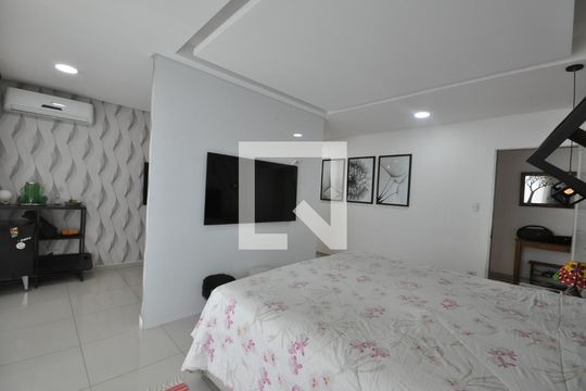 Suíte Master de casa à venda com 3 quartos, 300m² em Jardim Guanca, São Paulo