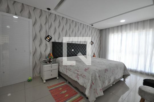 Suíte Master de casa à venda com 3 quartos, 300m² em Jardim Guanca, São Paulo