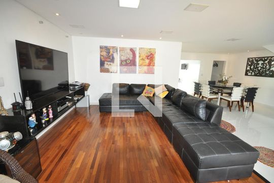 Sala de casa à venda com 3 quartos, 300m² em Jardim Guanca, São Paulo