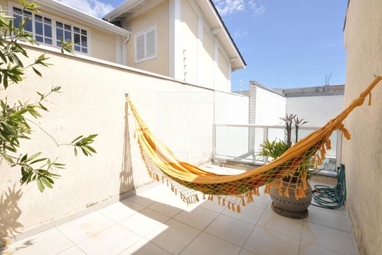 Casa à venda com 3 quartos, 300m² em Jardim Guanca, São Paulo