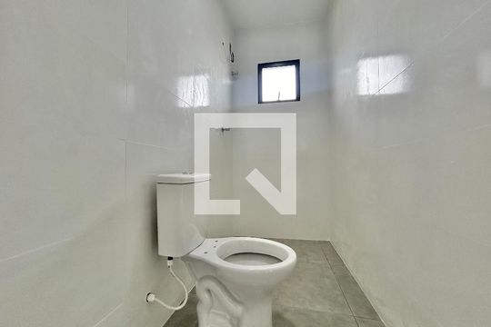Banheiro de apartamento para alugar com 1 quarto, 29m² em Rondônia, Novo Hamburgo