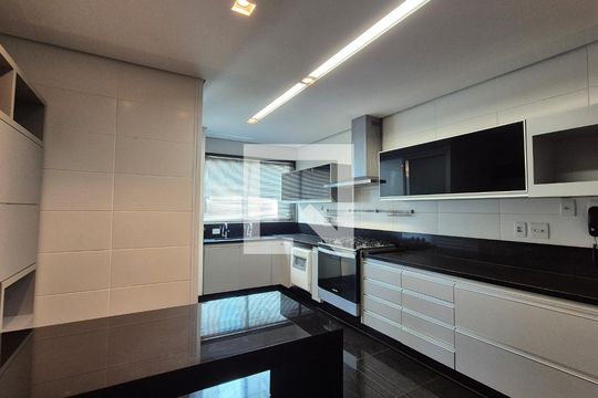 Apartamento para alugar com 3 quartos, 200m² em Vila da Serra, Nova Lima