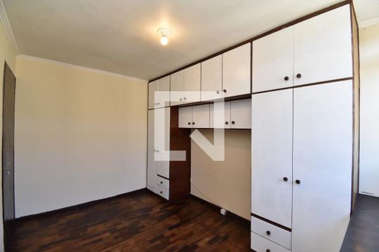 Quarto 1 de apartamento à venda com 3 quartos, 70m² em Cajuru, Curitiba