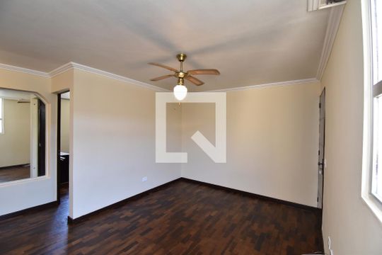 Sala de apartamento à venda com 3 quartos, 70m² em Cajuru, Curitiba