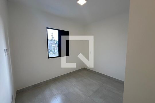 Quarto de apartamento para alugar com 2 quartos, 60m² em Outeiro de São Fernando, Barueri