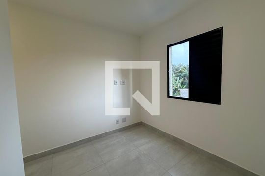 Quarto de apartamento para alugar com 2 quartos, 60m² em Outeiro de São Fernando, Barueri