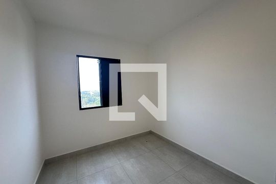 Quarto 2 de apartamento para alugar com 2 quartos, 57m² em Outeiro de São Fernando, Barueri